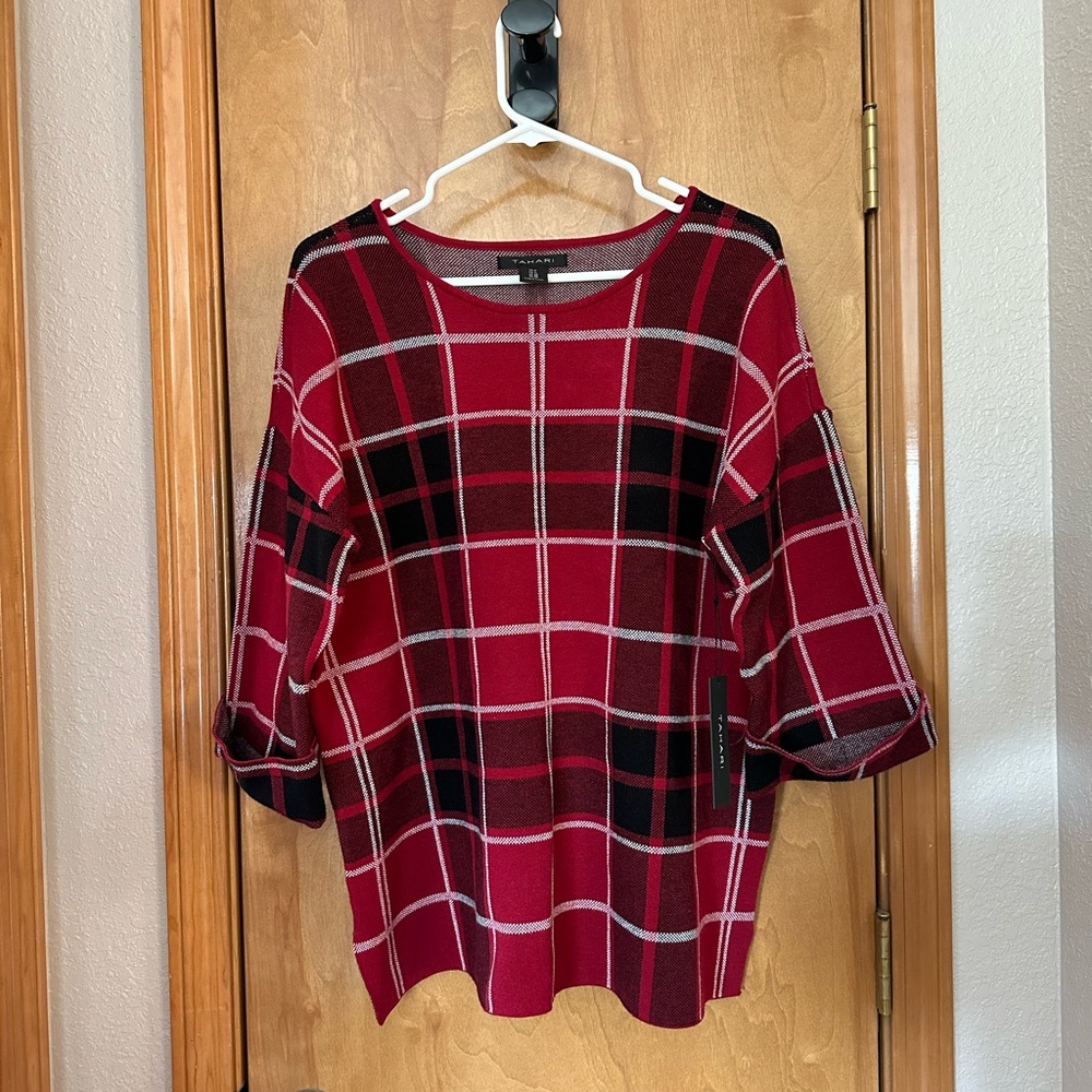1X Women’s black red white checkered 3/4 sleeve sweater